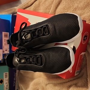 Nike Air Max Motion 2